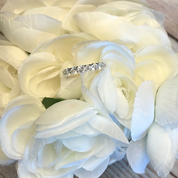 ✨Silver Crystal Cubic Zirconia All Around Ring - Picture 3 of 8